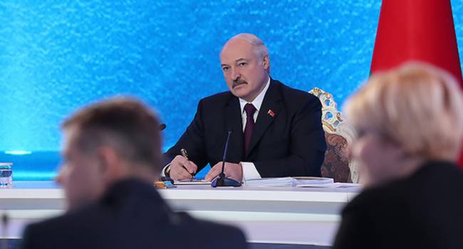 Журналист: за кулисами уже идут торги по плавному сливанию Лукашенко с тем, чтобы сохранить Минск в кремлевской орбите Журналист: за кулисами уже идут торги по плавному сливанию Лукашенко с тем, чтобы сохранить Минск в кремлевской орбите