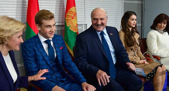 Политолог: Николаю Александровичу Лукашенко через 5 лет будет 20, Лукашенко-старшему осталось продержаться немного Политолог: Николаю Александровичу Лукашенко через 5 лет будет 20, Лукашенко-старшему осталось продержаться немного