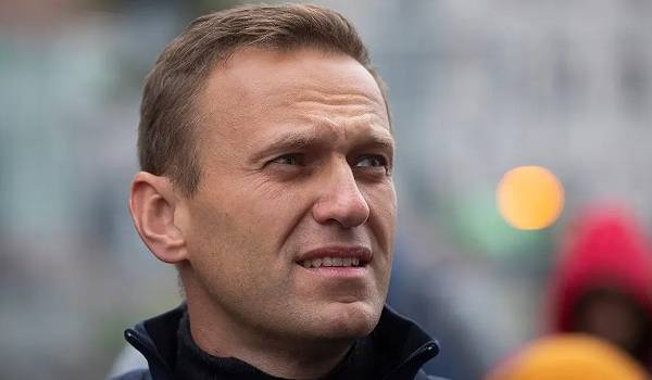 Меркель задействовала «обходной маневр» для перевозки Навального в Германию