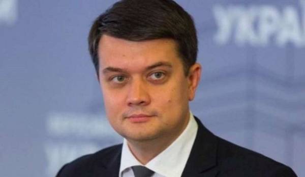 Представителей СМИ передумали пускать в кулуары Рады: Разумков назвал причину Представителей СМИ передумали пускать в кулуары Рады: Разумков назвал причину