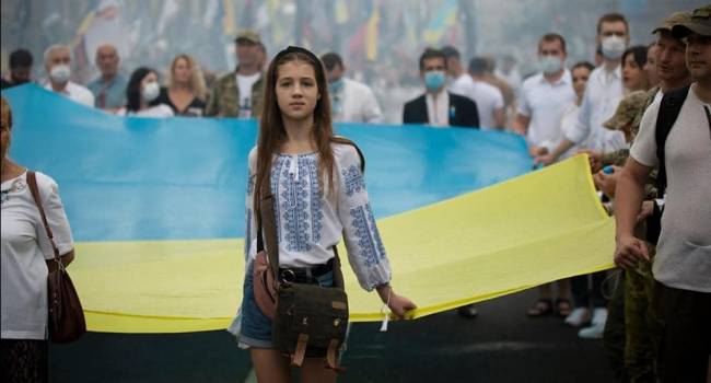 Блогер: вчера был праздник тех, кто любит Украину не формально, а реально, кто не воспринимает ее, как донора