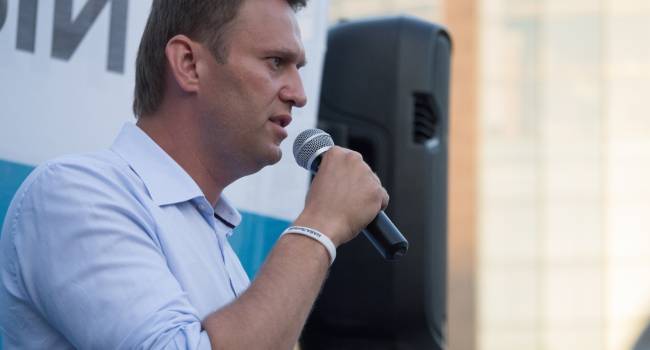 «Россия является страной политических убийств очень давно»: известный российский писатель прокомментировал отравление Навального