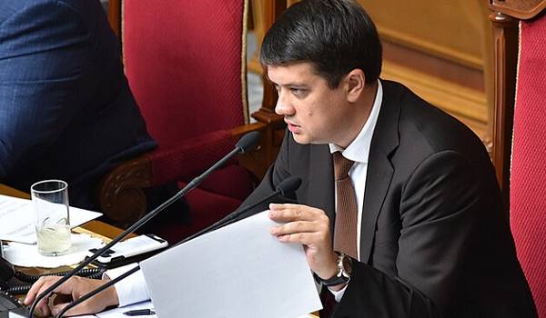 Разумков пояснил, почему ВР не спешит с заявлением по ситуации в Беларуси Разумков пояснил, почему ВР не спешит с заявлением по ситуации в Беларуси