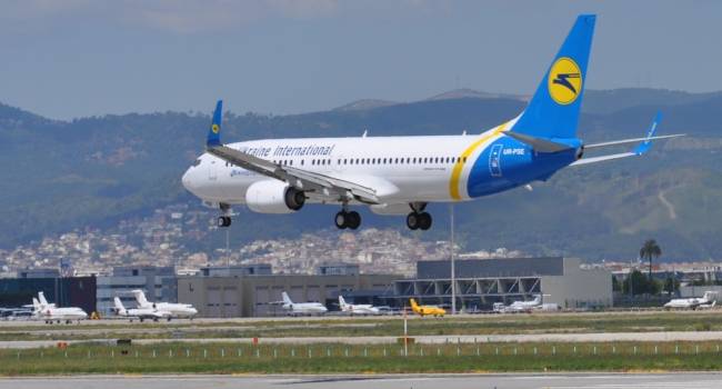 Блогер: власти решили полностью добить украинский авиационный рынок