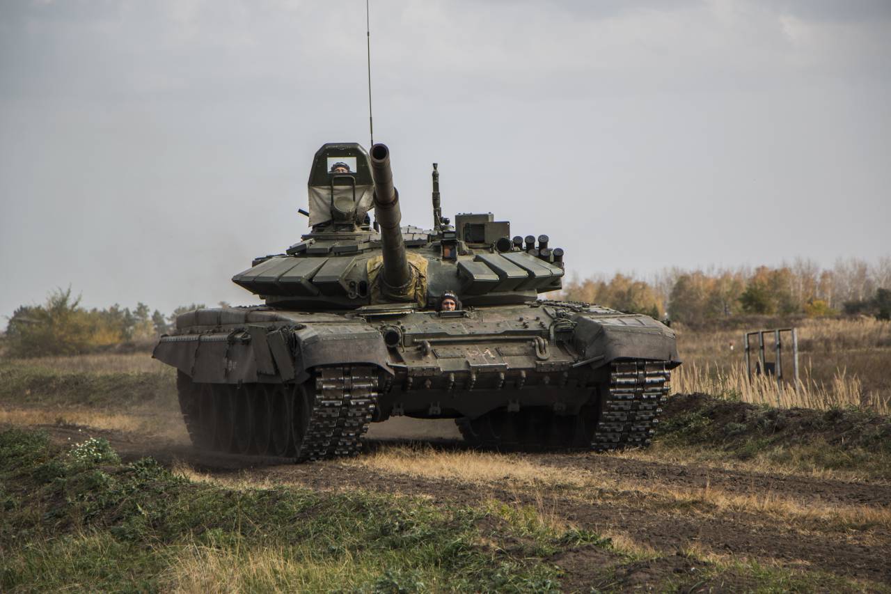 Б т рф. Танк т72. Танки т-72 России. Т-72 И Т-80. Танк т72 и т80.