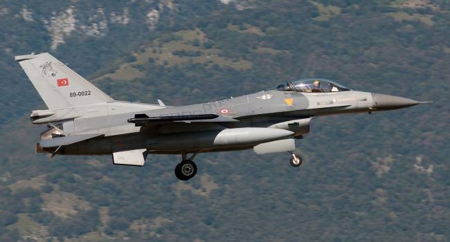 Турция пошла в бой: ВВС Анкары уничтожили истребитель Армении вместе с пилотом