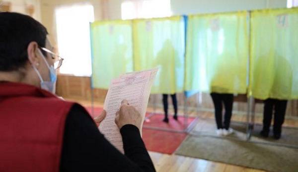 Первые лица государства уже проголосовали на местных выборах 