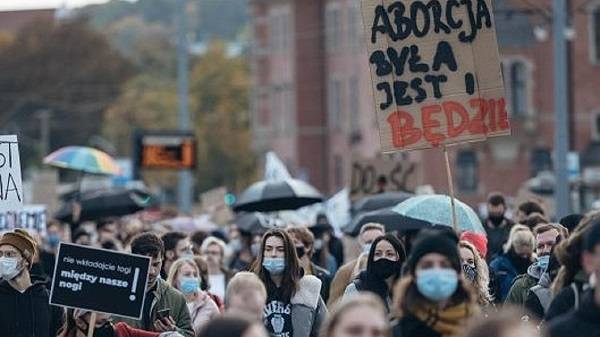 Депутат от «Слуги народа» поддержал решение польский властей о запрете абортов 