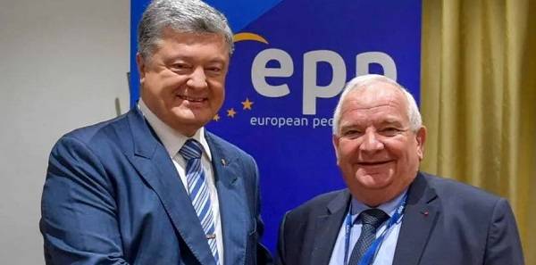  В Евросоюзе уже поздравили партию Порошенко с победой на местных выборах 