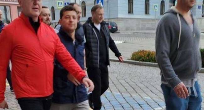 Смолий: Зеленский во время официального визита в Черновцы фактически сбежал от протестующих на улице