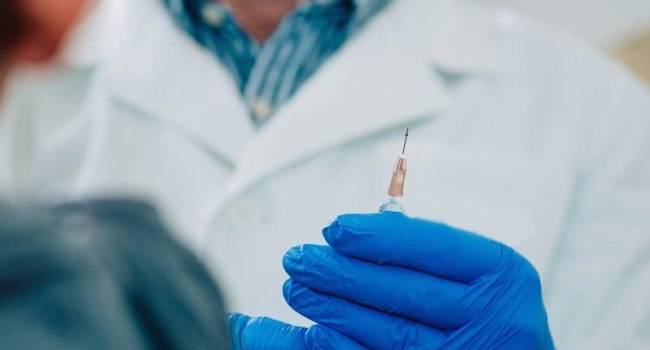 «Я бы ее даже врагу не дал»: Врач резко прошелся по российской вакцине от коронавируса