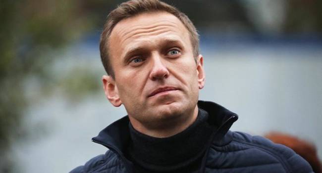 «Если бы я это съел, выпил или вдохнул, я бы конечно «отбросил кони» за полчаса-час»: Навальный рассказал, как его могли отравить 