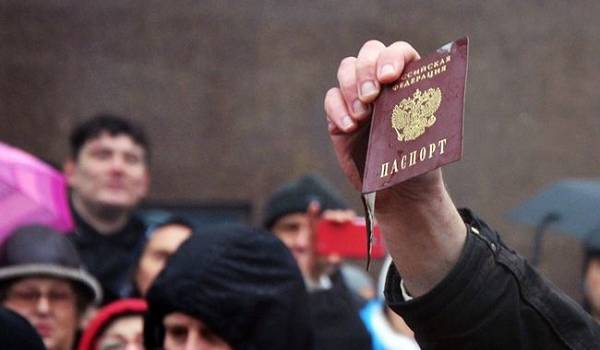СМИ: Кабмин готовит санкции против России за выдачу паспортов в ОРДЛО 
