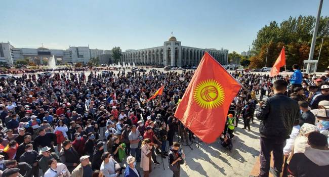 «Беспорядки, спонтанный протест, который был спровоцирован действиями полиции»: Семиволос объяснил, что сейчас происходит в Кыргызстане