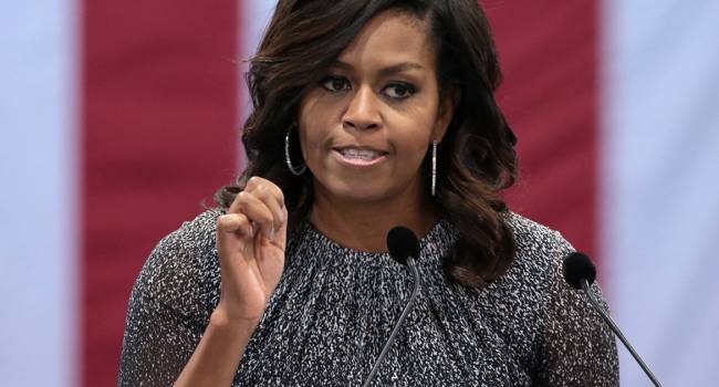 «Очередная ложь и расизм»: Мишель Обама обратилась к американцам и призвала их голосовать за Джо Байдена