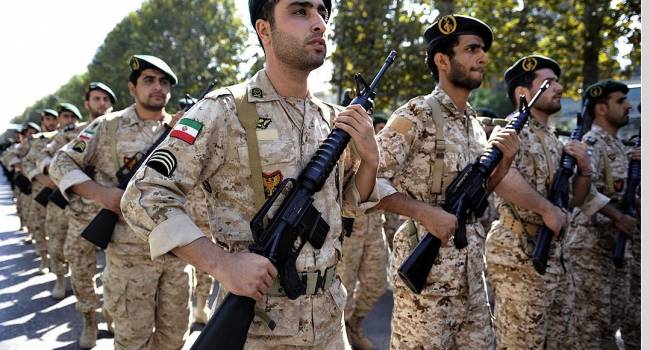 Иран готов вмешаться в войну: Тегеран экстренно стягивает военную технику к границе с Нагорным Карабахом