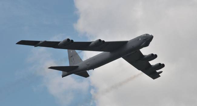 Жданов: Два американских стратегических бомбардировщика «Б-52» могут гарантировать, что украинское небо будет закрыто для боевой авиации РФ