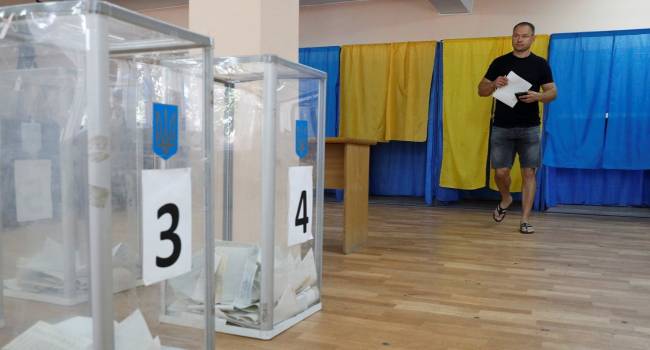 Политолог: только четыре партии на плаву, остальные продолжают терять поддержку украинцев