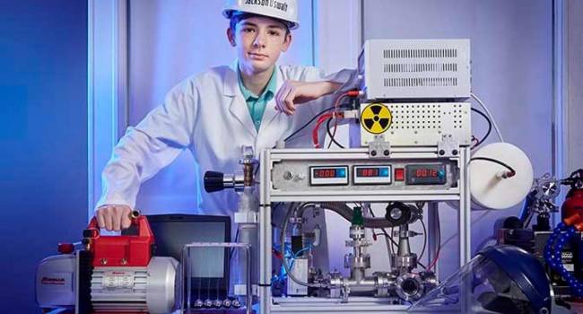 Рекорд: 12-летний парень создал у себя дома ядерный реактор