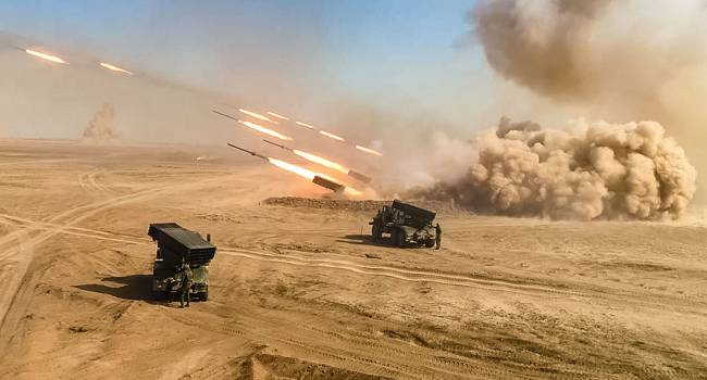 «Жуткие кадры уничтожения бронетехники с живой силой»: Азербайджан просто закатывает снарядами в землю военную технику Армении 