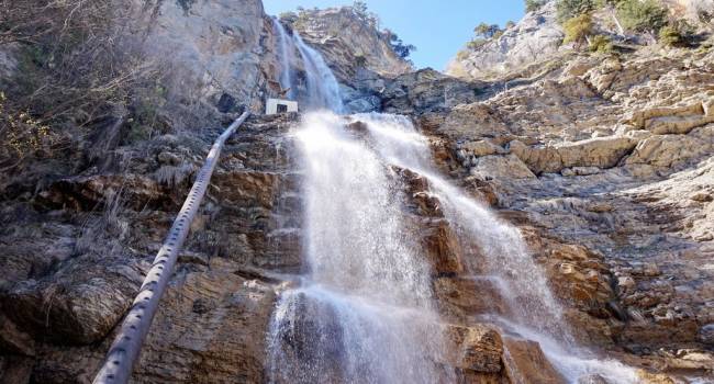  Один песок, земля и камни: в Крыму полностью высох крупнейший водопад
