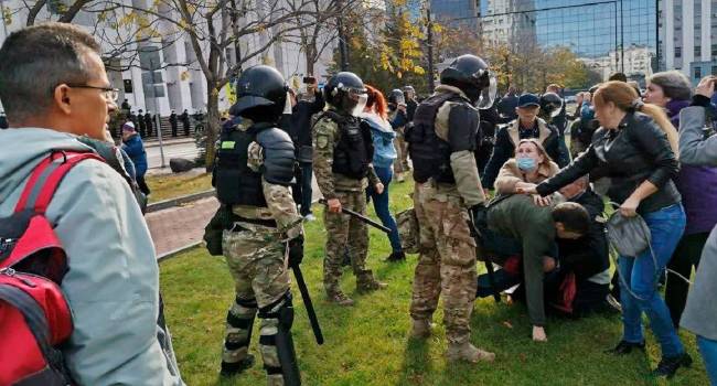 «Шлюха Жириновского и ОМОН»: Яковина объяснил, кто будет заниматься подавлением протестов в Хабаровске