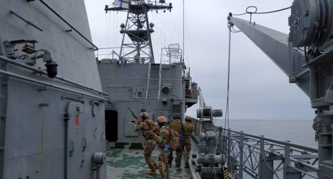 Спецназ ВСУ и бойцы НАТО взяли на «абордаж» эсминец ВМС Великобритании и «зачистили» его от врага 