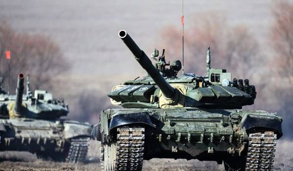 «Целый ангар танков Т-72»: Армяне во время бегства бросили множество танков и бронетехники. Теперь Баку будет использовать ее при наступлениях