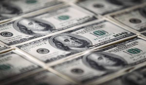 Доллар возобновил рост спустя четырех дней снижения 