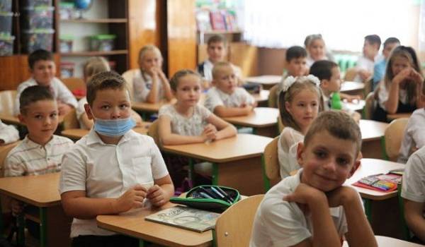 Украинских школьников отправили на каникулы с 15 октября 