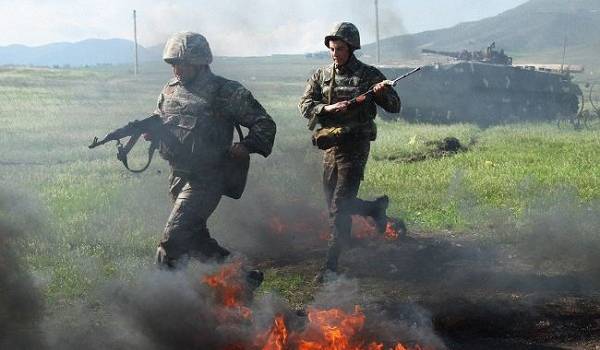 Азербайджан начал наступление в Нагорном Карабахе – минобороны Армении 