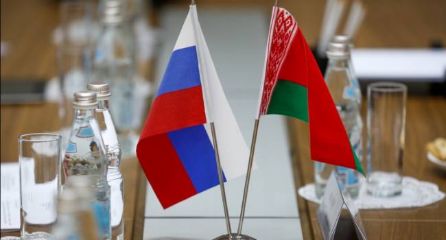 «В зависимости от того, как поставлен этот вопрос»: эксперт рассказал, сколько белорусов хотят объединения с Россией 