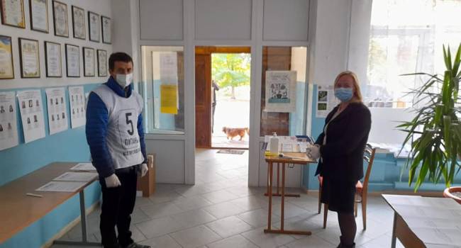Политолог: опрос президента Зеленского провалился – избиратели проигнорировали волонтеров с непонятными анкетами