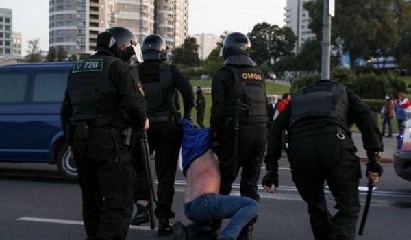 Силовики Минска начали разгонять участников протеста 