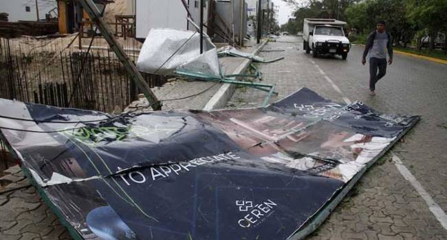 Ливни, ветер и наводнения: к США приближается мощный ураган Зета 