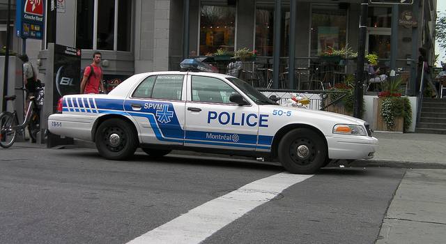 Полиция Монреаля застрелила мужчину с ножом в руке 