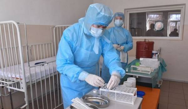 В Минздраве планируют подписывать контракт с медиками, привлеченными к борьбе с коронавирусом 