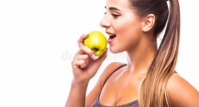 «Хочешь есть - съешь яблоко»: что не так с этой токсической фразой