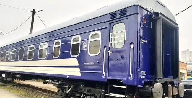 «Укрзализныця» изменит цвет вагонов поездов – Жмак