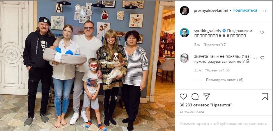 «Настоящая семья, без грамма фальши»: Владимир Пресняков опубликовал фото, на котором показал все свое семейство 