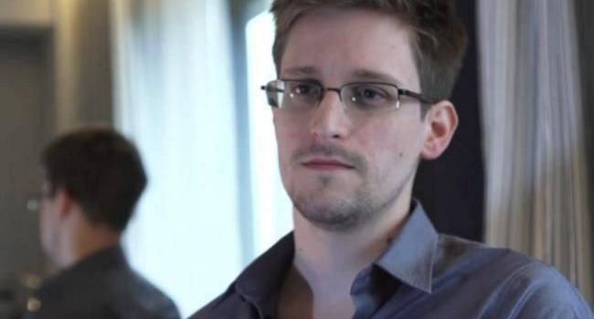 Сноуден подал документы на получение российского гражданства 