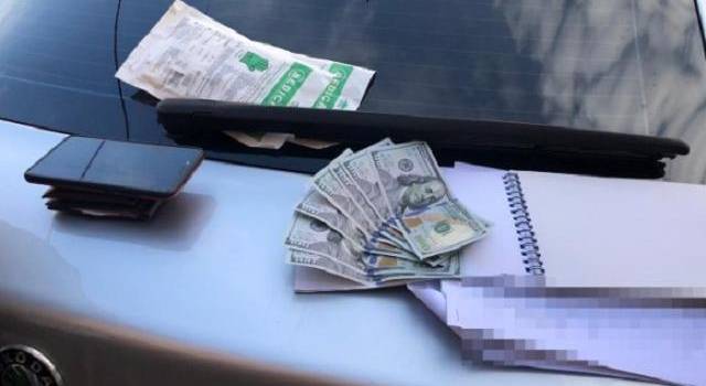 «Откат в полляма»: На Закарпатье задержали замглавы облсовета на крупной взятке «Откат в полляма»: На Закарпатье задержали замглавы облсовета на крупной взятке