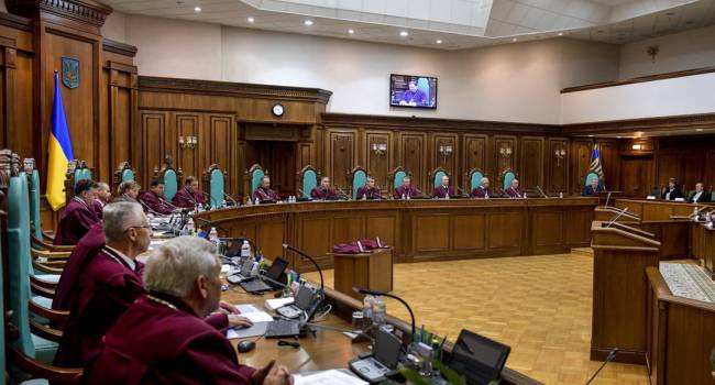 Журналист на пальцах объяснил, почему роспуск Конституционного Суда парализует всю страну Журналист на пальцах объяснил, почему роспуск Конституционного Суда парализует всю страну
