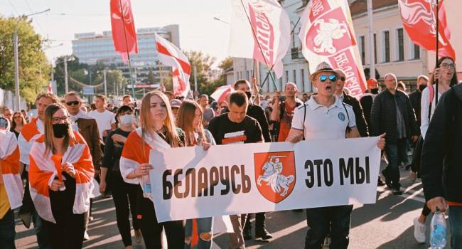 Навальный: Протесты в Беларуси являются кошмаром для Кремля, поскольку они вдохновляют россиян