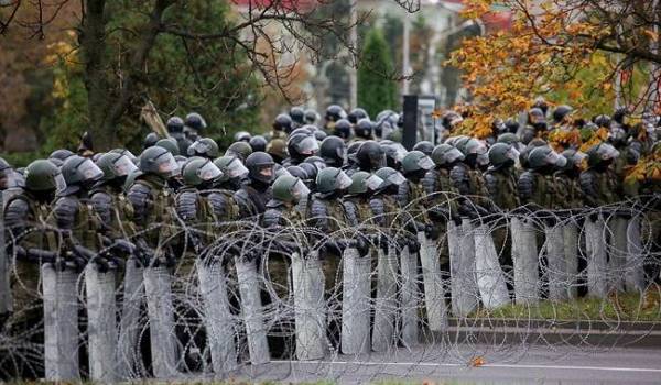 Медики Минска вышли на протест: силовики начали массовые задержания 