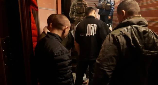 «Правоохранители, или бандиты в законе?»: В Киевской области за вымогательство 500 тысяч задержали двух «оперов» «Правоохранители, или бандиты в законе?»: В Киевской области за вымогательство 500 тысяч задержали двух «оперов»