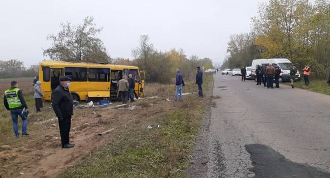 ДТП с рейсовым автобусом в Херсонской области: Двое погибших, десять пострадавших