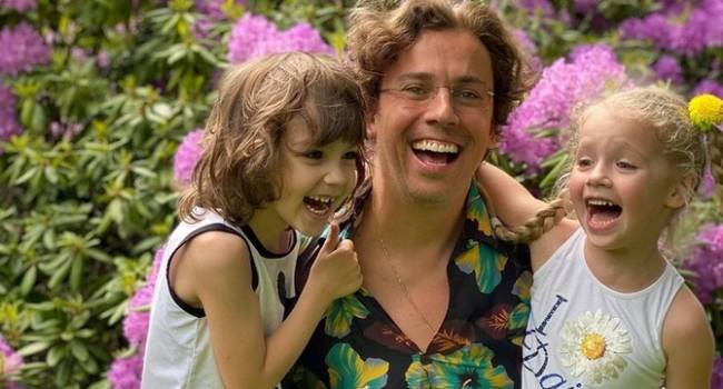«Сын на Филиппа похож немного»: Максим Галкин показал свежее фото с детьми - Лизой и Гарри