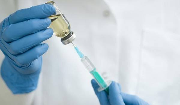 Жителям Греции пообещали бесплатную вакцинацию от коронавируса