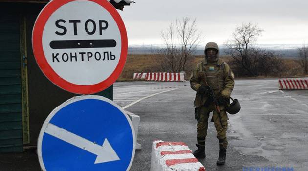 «Это нужно сделать немедленно»: Берлин и Париж требуют от России открыть КПВВ на Донбассе 